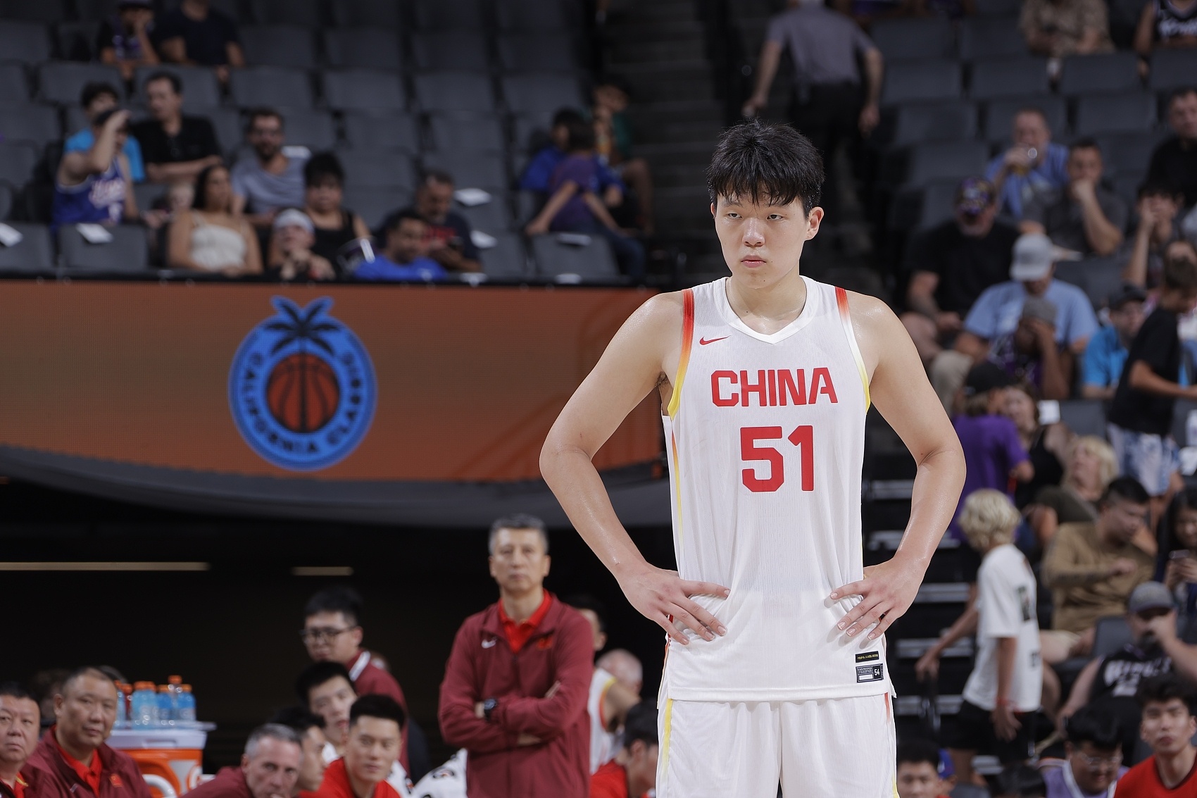 开云体育APP-等你！杨瀚森转发：永不言败 奋勇向前 中国男篮 一起加油！